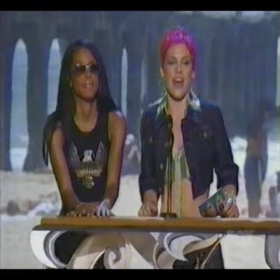 Embedded thumbnail for Aaliyah And Pink - Teen Choice Awards 2000 (Rare)