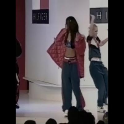 Embedded thumbnail for Aaliyah At Tommy Hilfiger Fashion Show VH1 (Rare)